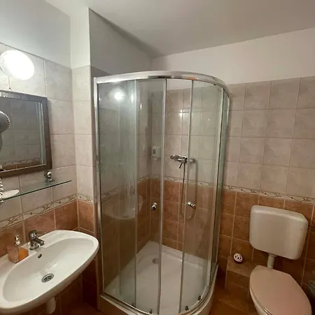 Bed & Breakfast 4 Hordó - Panzió és étterem Komárom