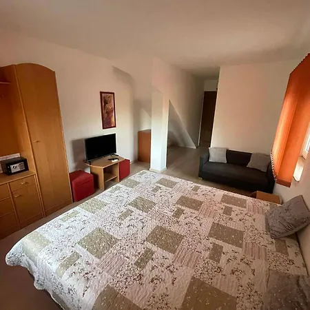 Panzió 4 Hordó - Panzió és étterem Komárom