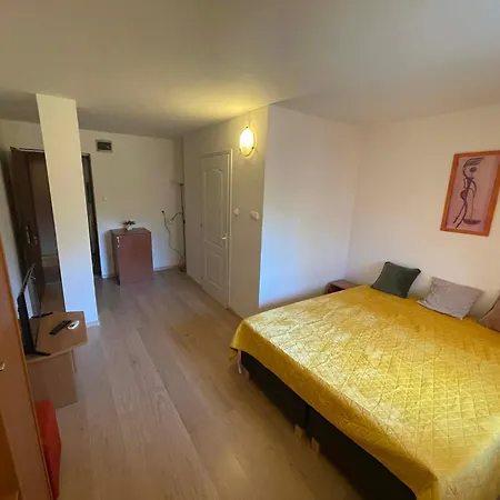 4 Hordo - Panzio Es Etterem 3*