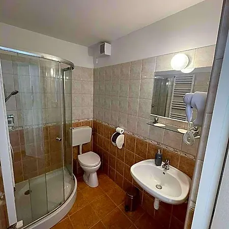 Bed & Breakfast 4 Hordó - Panzió és étterem Komárom