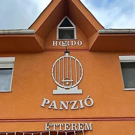 4 Hordó - Panzió és étterem Bed & Breakfast Komárom