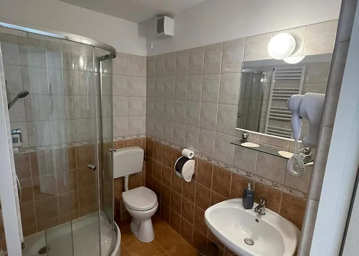 4 Hordo - Panzio Es Etterem Bed and Breakfast