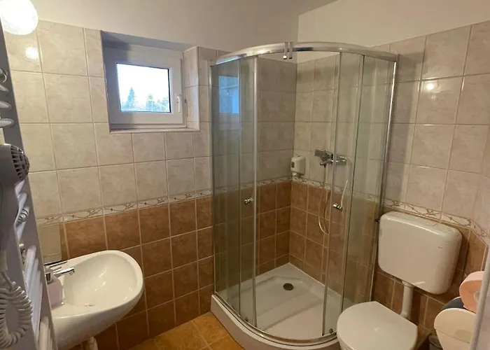 4 Hordo - Panzio Es Etterem Bed and Breakfast Komárom